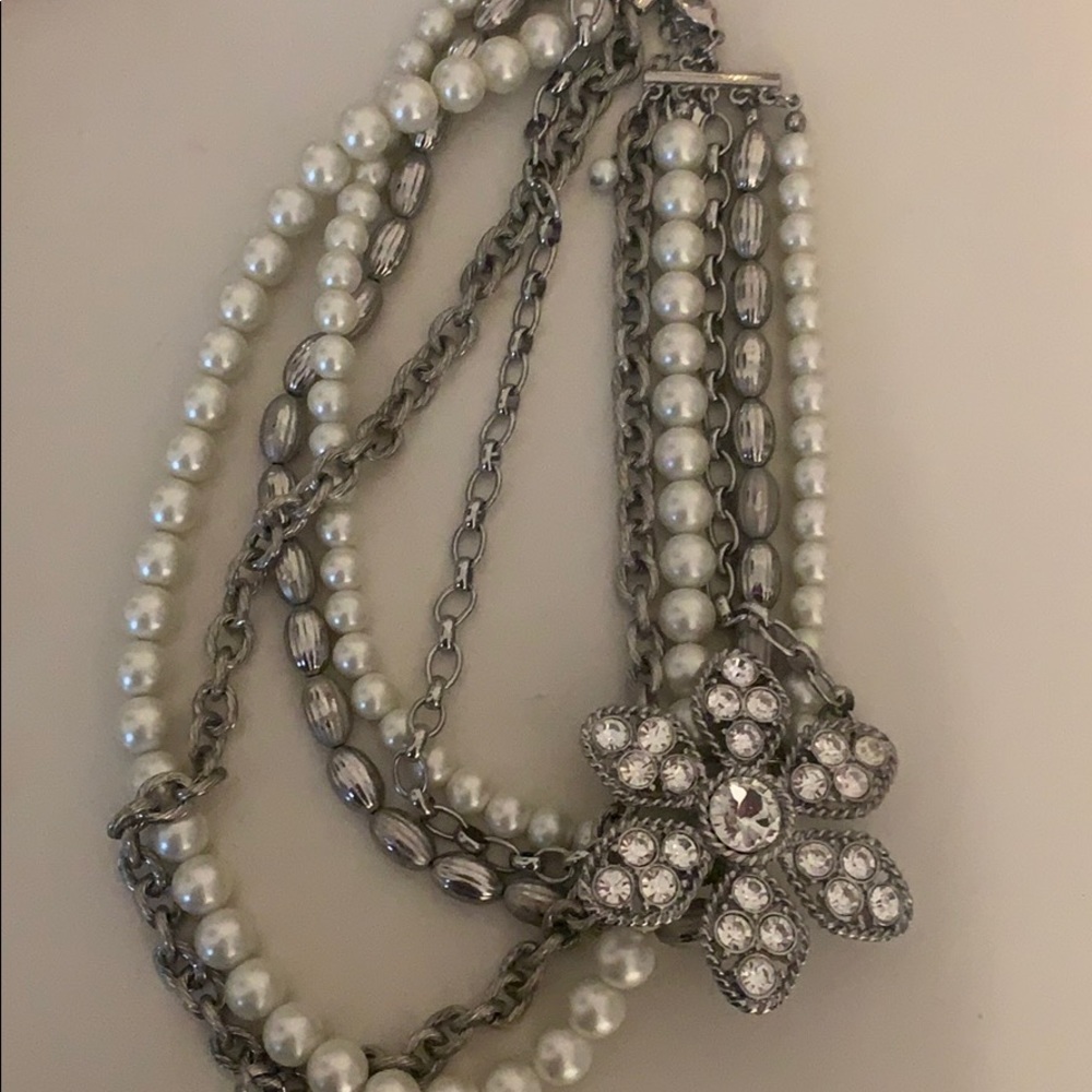 Gorgeous pearl and silver necklace